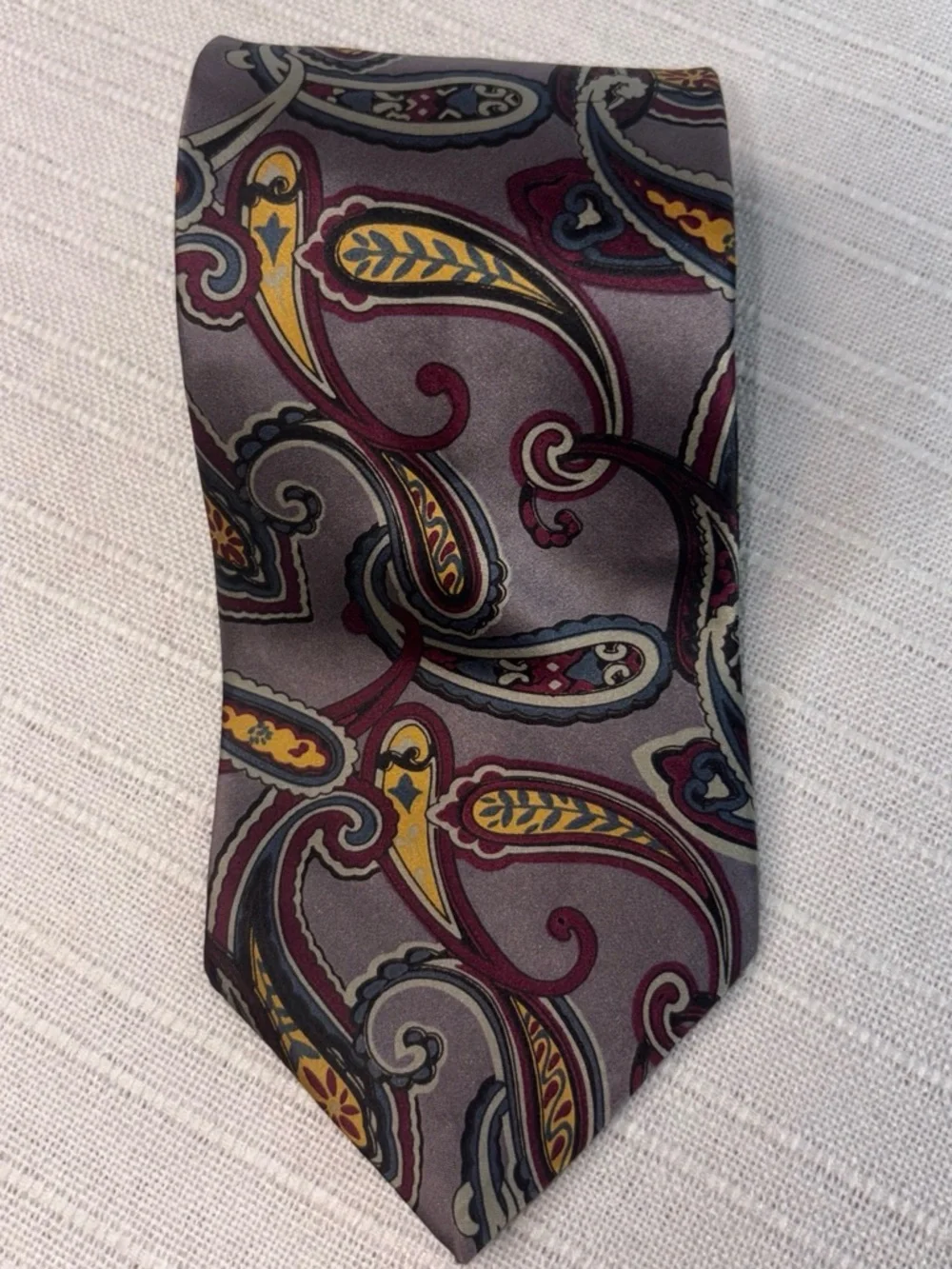 Oscar de la Renta Necktie Grey Paisley Silk Handcrafted One Size